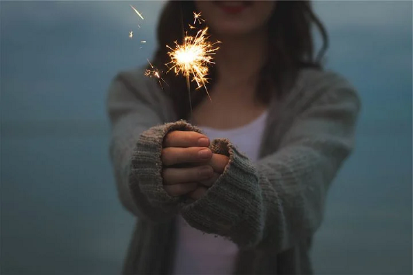 sparkler-677774__480.png