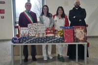 La Parrocchia e il Comune di Jolanda di Savoia portano doni e pannolini ai bambini dei reparti pediatrici