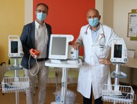 Angela Serra dona ventilatori, saturimetri e monitor per parametri vitali all'Oncologia Modenese
