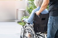 Distretto di Mirandola, Ausl e Comuni fanno rete per assistere chi assiste: un aiuto concreto ai caregiver di anziani e disabili