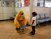 Supereroi per divertire e rassicurare i più piccoli, il ‘Team Enjoy’ fa visita alle pediatrie di comunità