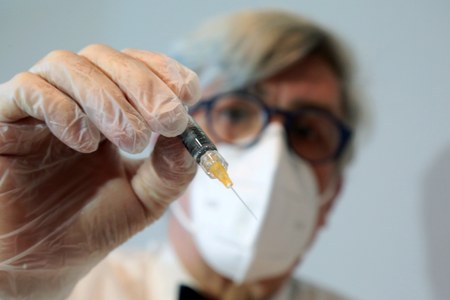 Coronavirus, a Bologna si vaccina anche di sera, fino alle 22